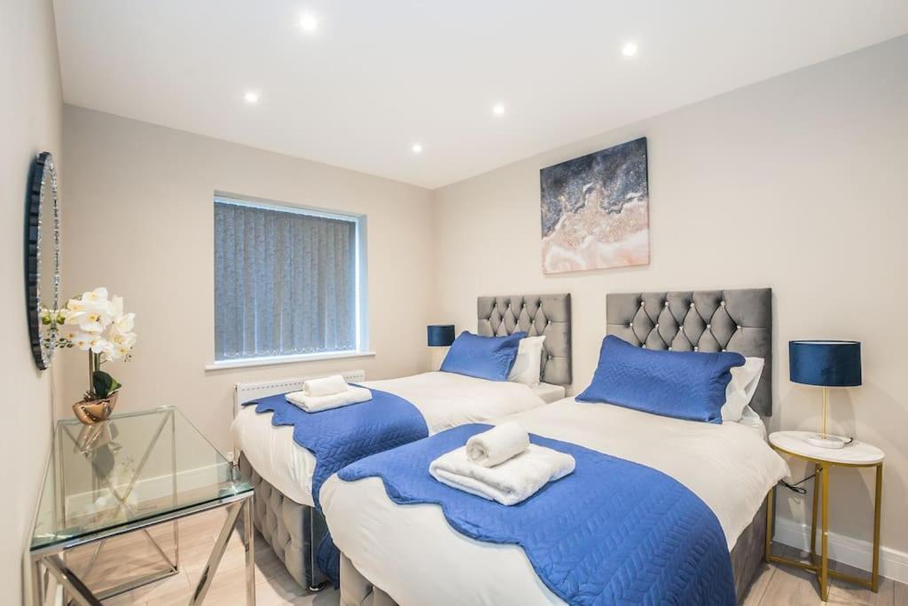 Langston House: 2 Bed, 2 Bath Luxury Apartment Hedgerley المظهر الخارجي الصورة