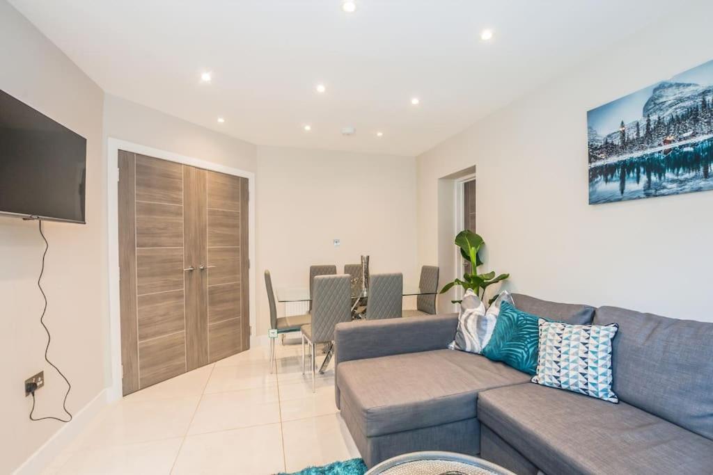 Langston House: 2 Bed, 2 Bath Luxury Apartment Hedgerley المظهر الخارجي الصورة