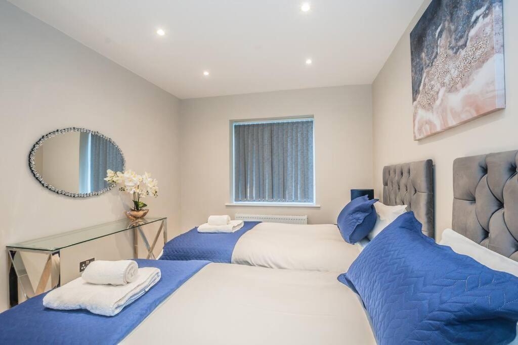 Langston House: 2 Bed, 2 Bath Luxury Apartment Hedgerley المظهر الخارجي الصورة