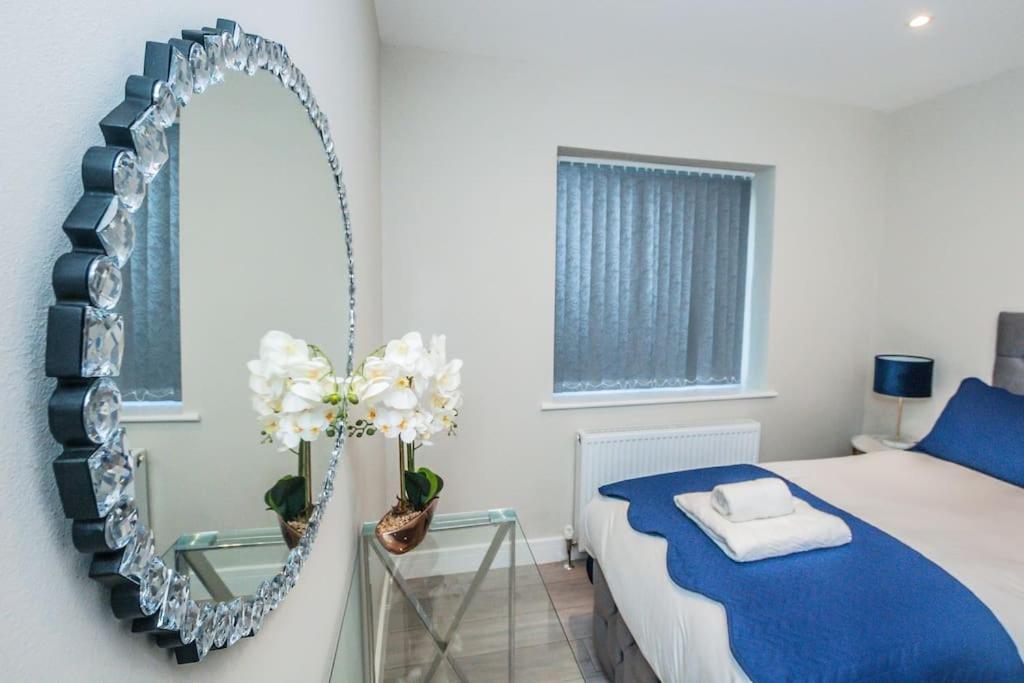 Langston House: 2 Bed, 2 Bath Luxury Apartment Hedgerley المظهر الخارجي الصورة
